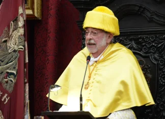 Graue recibió doctorado Honoris Causa en Sevilla