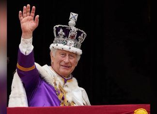 Carlos III es coronado Rey de Inglaterra
