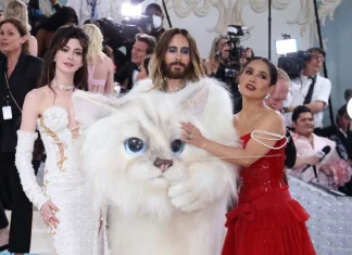 Famosos recuerdan a Lagerfeld en el Met Gala