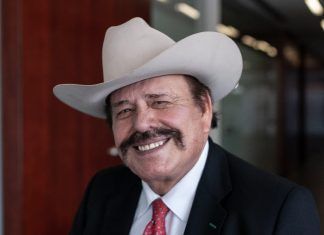 Armando Guadiana acudió a votar acompañado de Mario Delgado