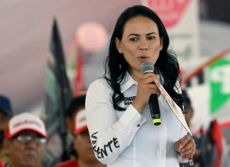 Previo a votar Alejandra del Moral aseguró que “hoy nos va a ir muy bien”