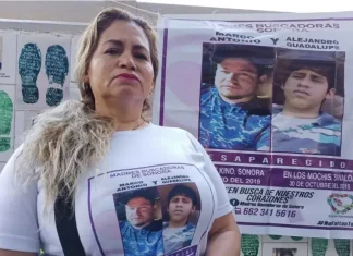 Se Comenta Solo Con / Abrazar Los Huesos