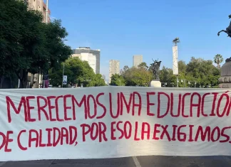 Protestan contra libros y nuevos plan de la SEP