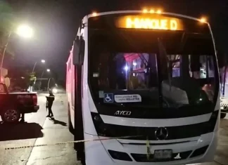 Jalisco / Hombre secuestra unidad de transporte público tomando como rehenes a pasajeros