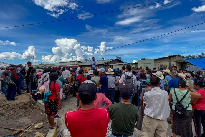 habitantes-de-altamirano-en-reunion-por-secuestro-de-30-personas