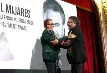 Galardonan a Manuel Mijares en los Latin Grammy