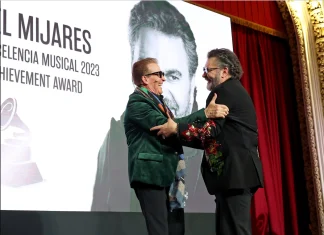 Galardonan a Manuel Mijares en los Latin Grammy
