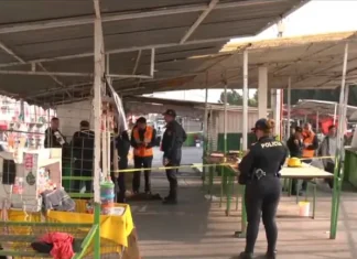 Hallan a hombre muerto afuera del Metro La Raza