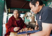 Artesana mexicana causa sensación