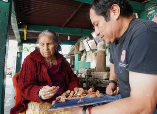 Artesana mexicana causa sensación
