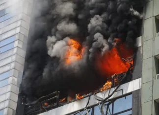 Se registra fuerte incendio en edificio de Secretaría de Trabajo en Argentina