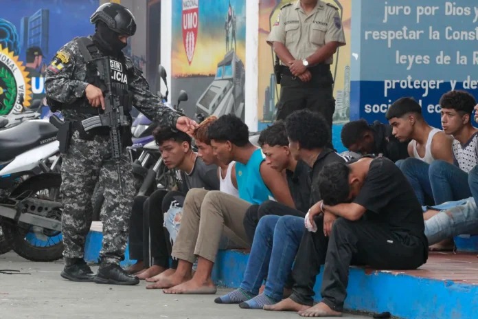 detenidos-de-un-grupo-armado-por-la-toma-temporal-de-un-canal-de-television-en-guayaquil-ecuador