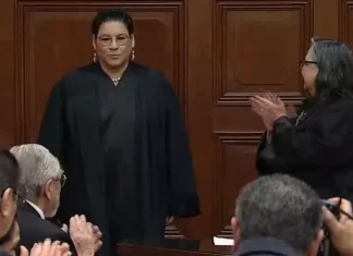 Lenia Batres fue investida como ministra de la SCJN