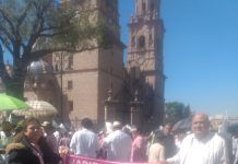 Palabras Más / Les dolió la marcha