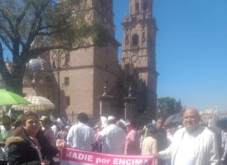 Palabras Más / Les dolió la marcha