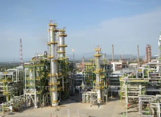 Se Comenta Solo Con / Refinería, iraníes, Acapulco