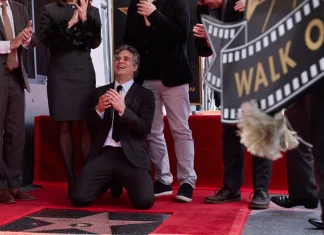 Mark Ruffalo recibió su estrella en el Paseo de la Fama de Hollywood