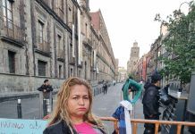 Madre buscadora pretende entregar “pala de mando” a AMLO