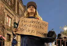 «A ver si vestida de beisbolista me recibe», Ceci Flores regresa a Palacio Nacional