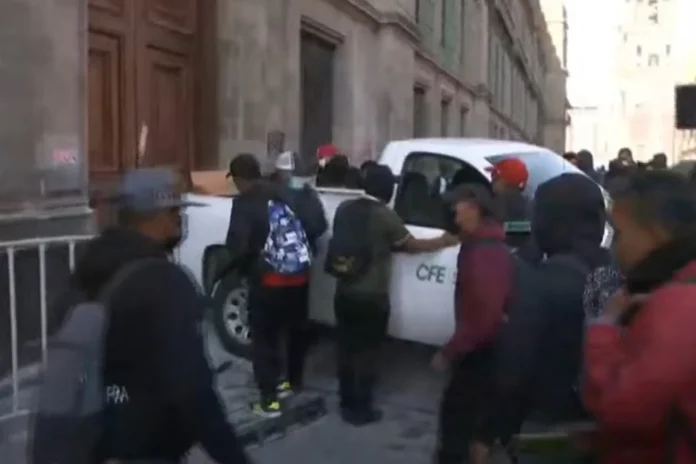 encapuchados-ayotzinapa-palacio-nacional-1