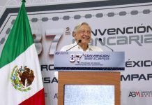 AMLO se despide de Convención Bancaria, agradece el buen trato