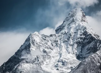 Nepal arrancó campaña para limpiar basura y cadáveres del Everest