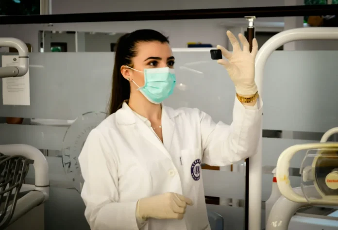 la-discriminacion-sigue-siendo-un-obstaculo-en-el-acceso-a-la-salud-sexual-y-reproductiva-scaled