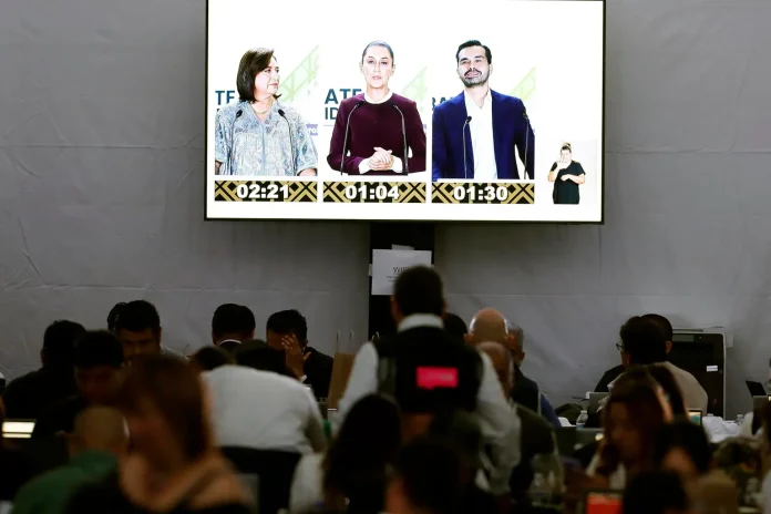 periodistas-observan-el-segundo-debate-presidencial-organizado-por-el-ine-y-realizado-en-los-estudios-churubusco