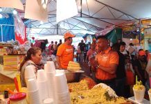 Adrián Chávez recorre lugares emblemáticos de la alcaldía Xochimilco, locatarios le exponen su problemática