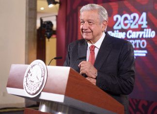 AMLO acusa a Ceci Flores de traficar con el dolor humano