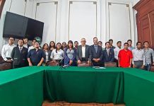 Gaviño dialogó con alumnos de Derecho de la UNAM