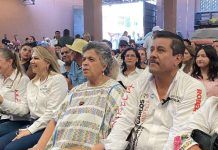 Poder Público / Espaldarazo de Beatriz Paredes a Roberto Carlos