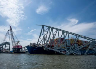 Localizan sexto cuerpo de víctima del accidente de Baltimore
