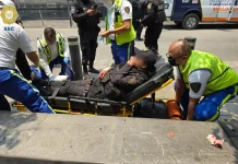 Normalistas de Ayotzinapa lanzaron cohetones a la fachada de Palacio Nacional