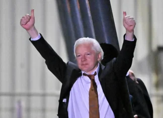 Assange llegó a Australia después de formalizar pacto para su libertad con EUA