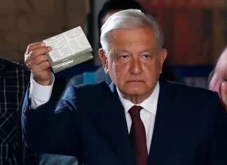 AMLO acudió a votar