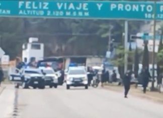Retienen a personas en San Cristóbal de las Casas, Chiapas, por incumplimiento de promesas del alcalde