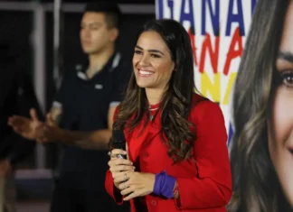 Alessandra Rojo de la Vega candil de la calle