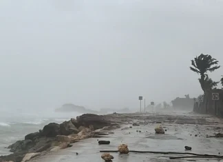 Beryl tocó tierra al norte de Tulum como huracán categoría 2