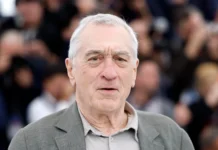 Robert De Niro celebra su cumpleaños 81 lanzándose al mar desde un yate