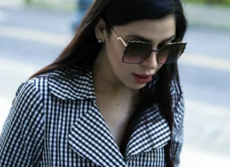 Emma Coronel debutó como modelo en un video musical