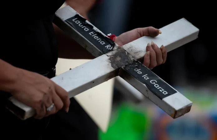 inauguran-memorial-en-recuerdo-de-las-52-victimas-del-atentado-contra-el-casino-royale