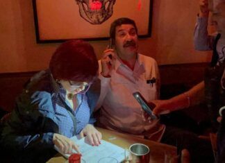 AMLO sale en defensa de Javier Corral