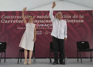 Palabras Más / Culto a dictadores