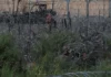 Texas colocó otra barrera de alambre de navajas en el río Bravo en la frontera con México