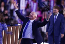 Tim Walz, aceptó nominación del Partido Demócrata para ser candidato a vicepresidente