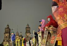 AMLO traicionó la confianza al proteger al Ejército: padres de los 43 normalistas