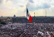 Simpatizantes se dan cita en Zócalo para despedir a AMLO