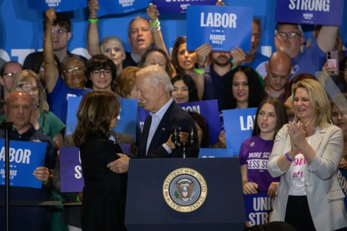harris-y-biden-reaparecen-juntos-para-apelar-al-voto-sindical-en-estados-bisagra-scaled