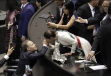 Sheinbaum aclara por qué beso la mano de Manuel Velasco